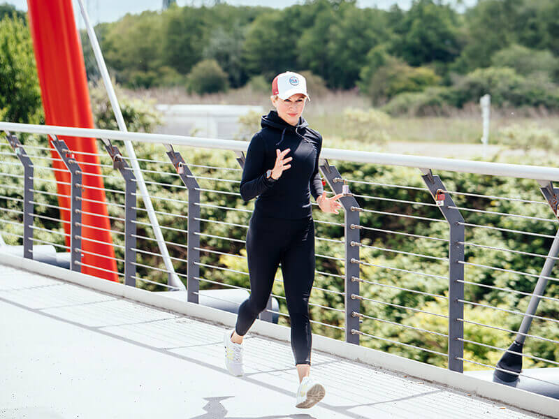 Lauftraining auf einer Brücke